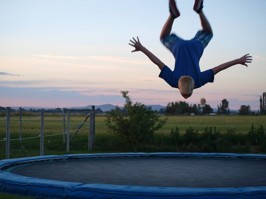 trampoline-71548_960_720